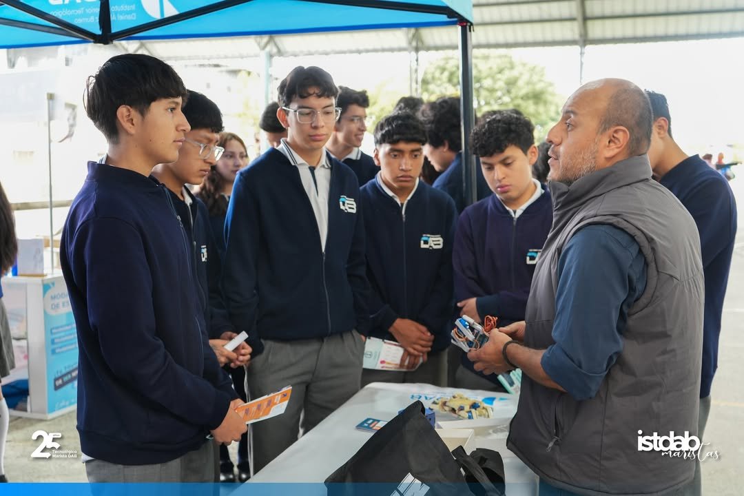 Instituto Superior Tecnológico Daniel Álvarez Burneo