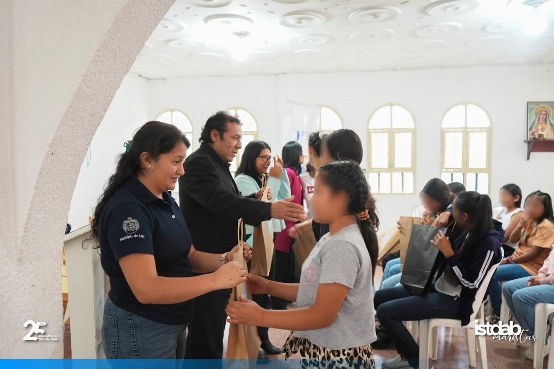 Instituto Superior Tecnológico Daniel Álvarez Burneo