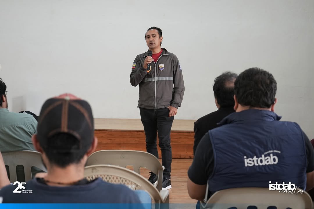 Instituto Superior Tecnológico Daniel Álvarez Burneo